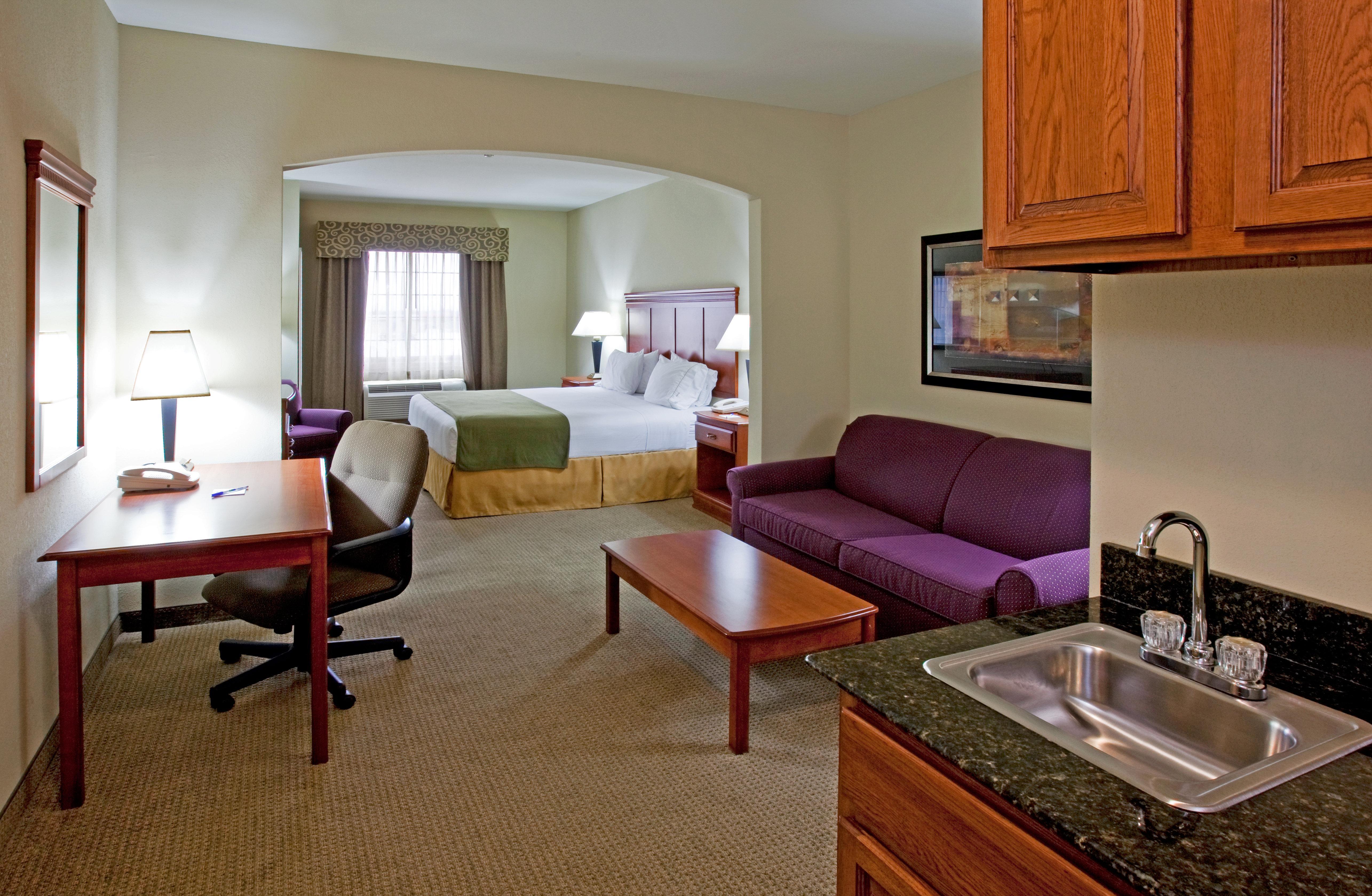 Holiday Inn Express Hotel And Suites Ada By Ihg Værelse billede