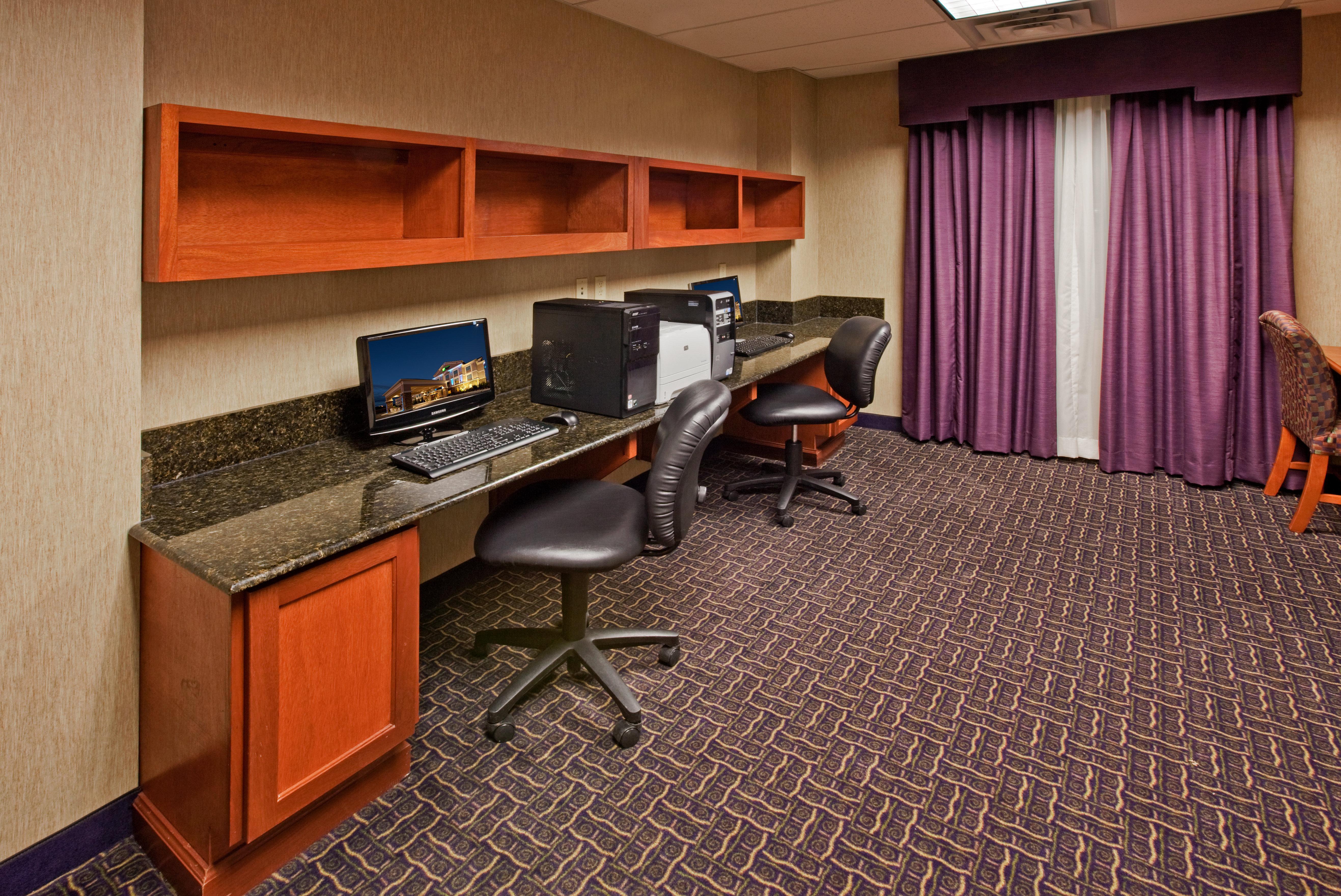 Holiday Inn Express Hotel And Suites Ada By Ihg Eksteriør billede