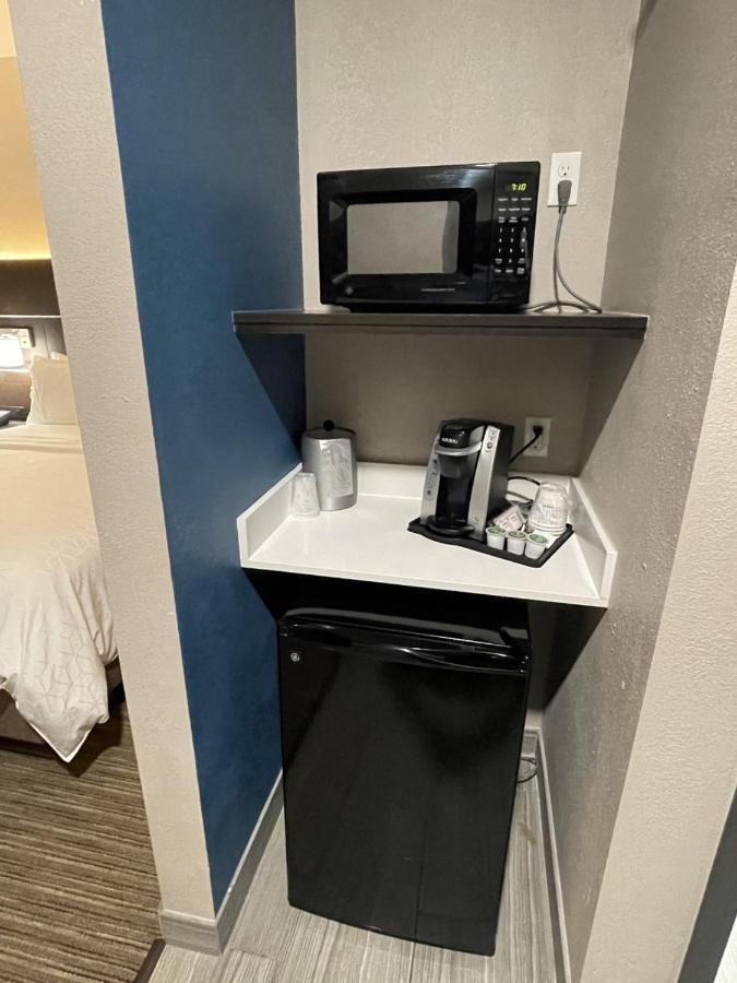 Holiday Inn Express Hotel And Suites Ada By Ihg Eksteriør billede