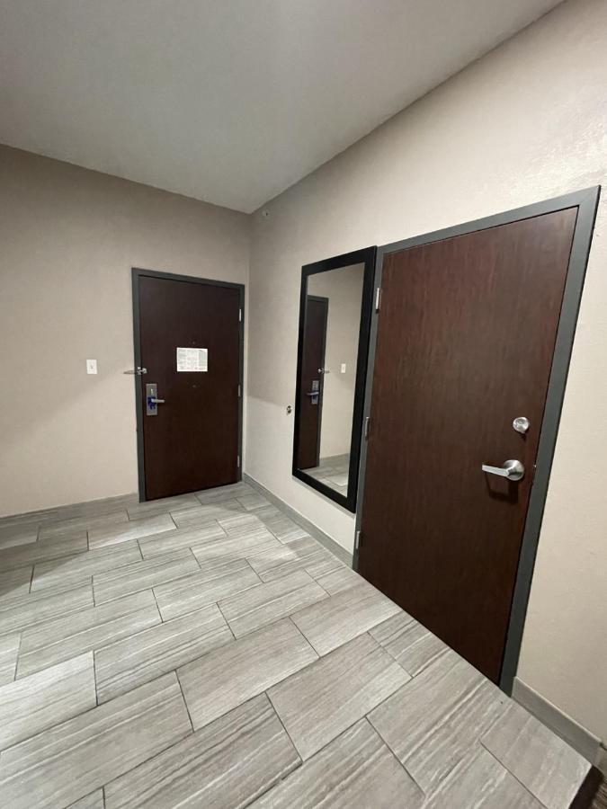 Holiday Inn Express Hotel And Suites Ada By Ihg Eksteriør billede