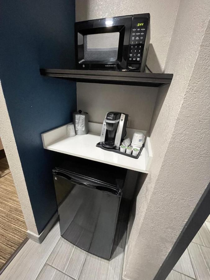 Holiday Inn Express Hotel And Suites Ada By Ihg Eksteriør billede