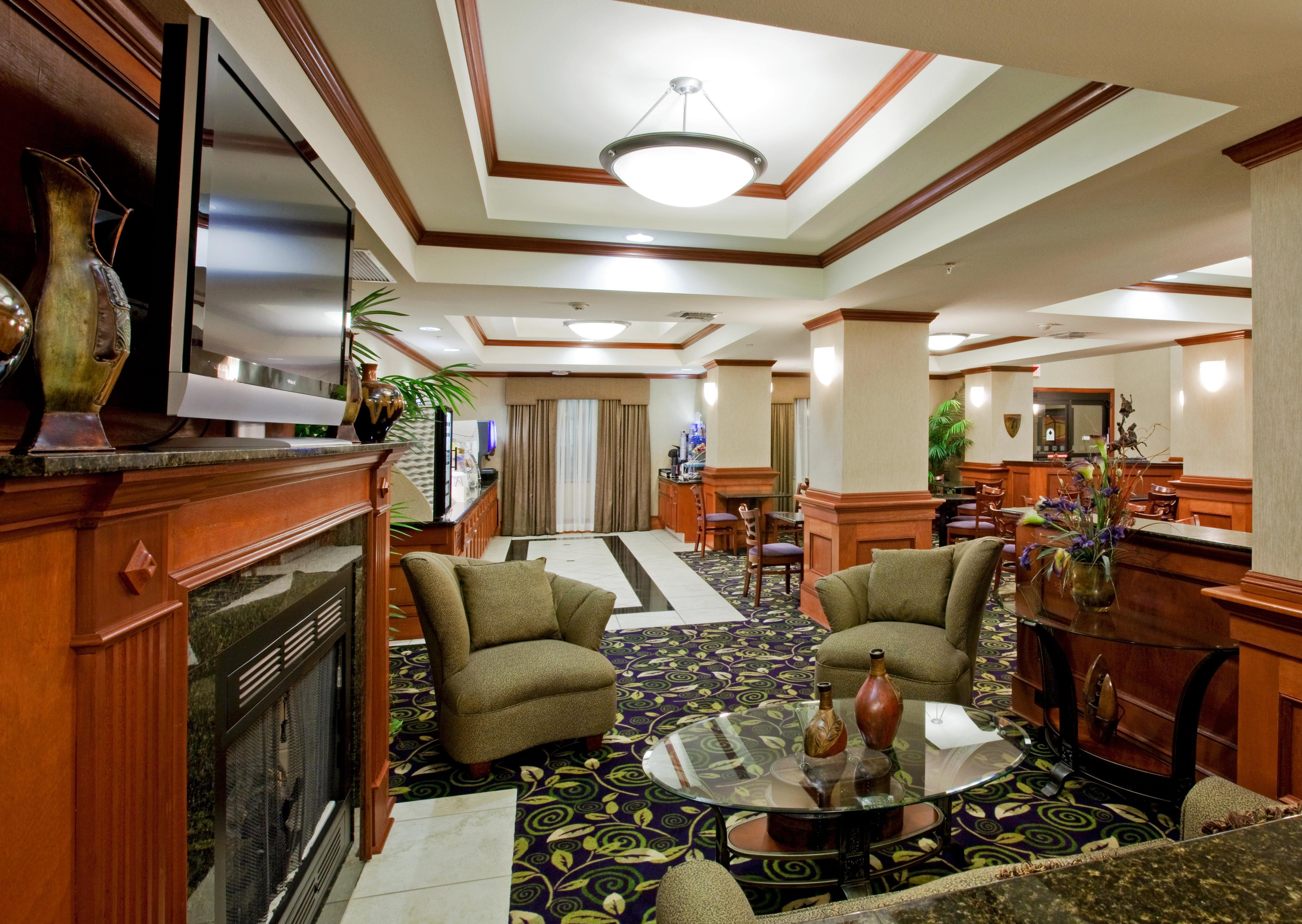 Holiday Inn Express Hotel And Suites Ada By Ihg Eksteriør billede
