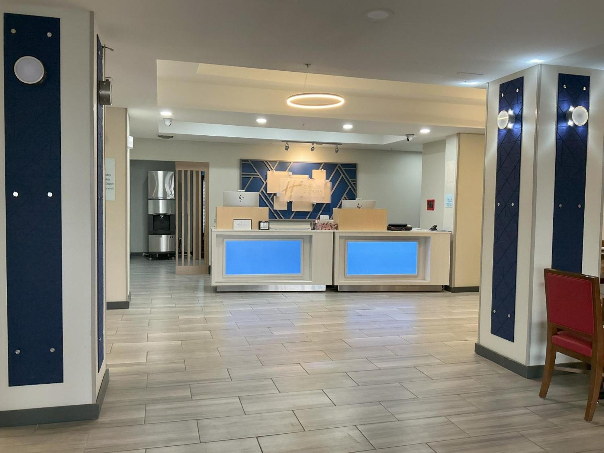 Holiday Inn Express Hotel And Suites Ada By Ihg Eksteriør billede