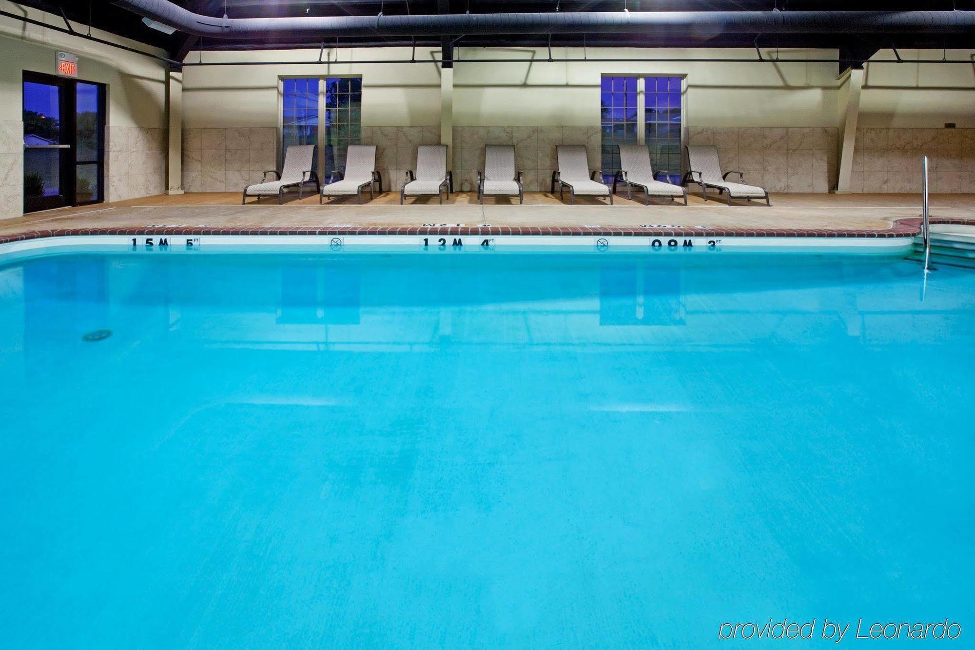 Holiday Inn Express Hotel And Suites Ada By Ihg Eksteriør billede